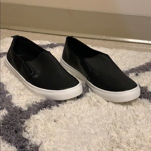 Women’s Slip on Black Casual Low Top Sneakers